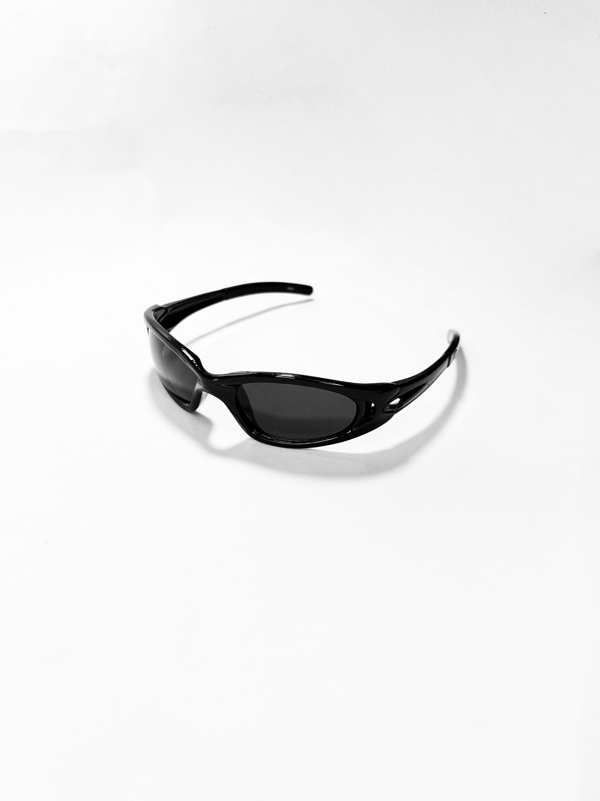 SWIFT OVAL SUNGLASSES IN BLACK