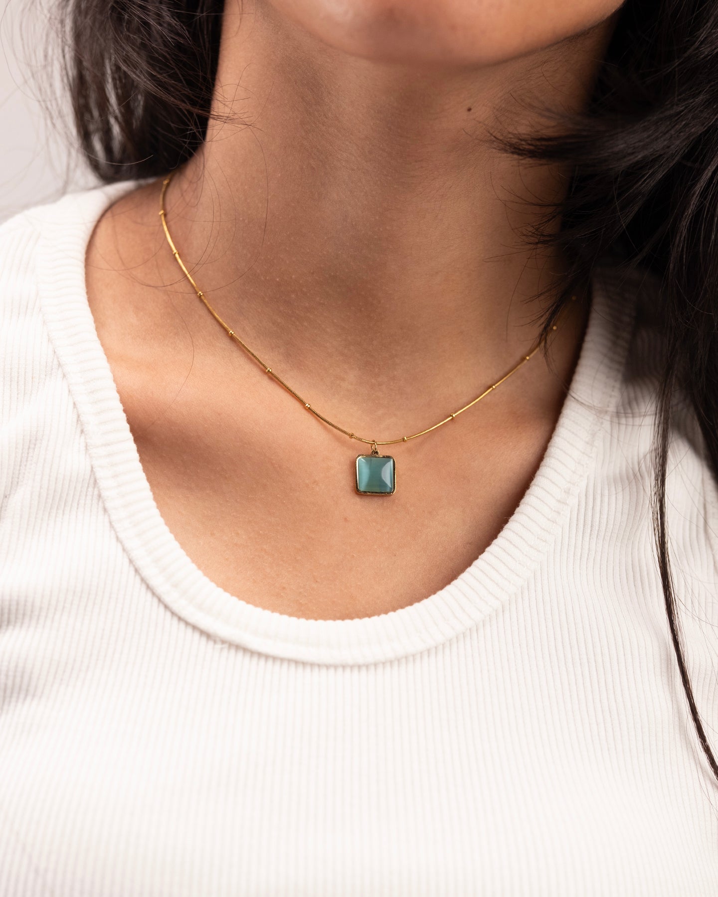 Pendant stone necklace