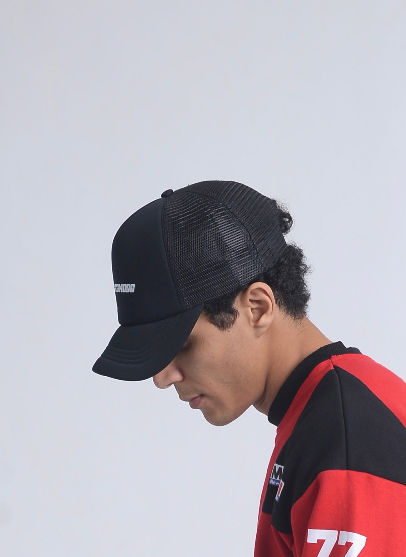 CAP WITH CONTRAST PRINT