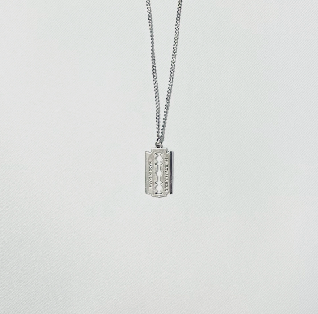 pendant necklace