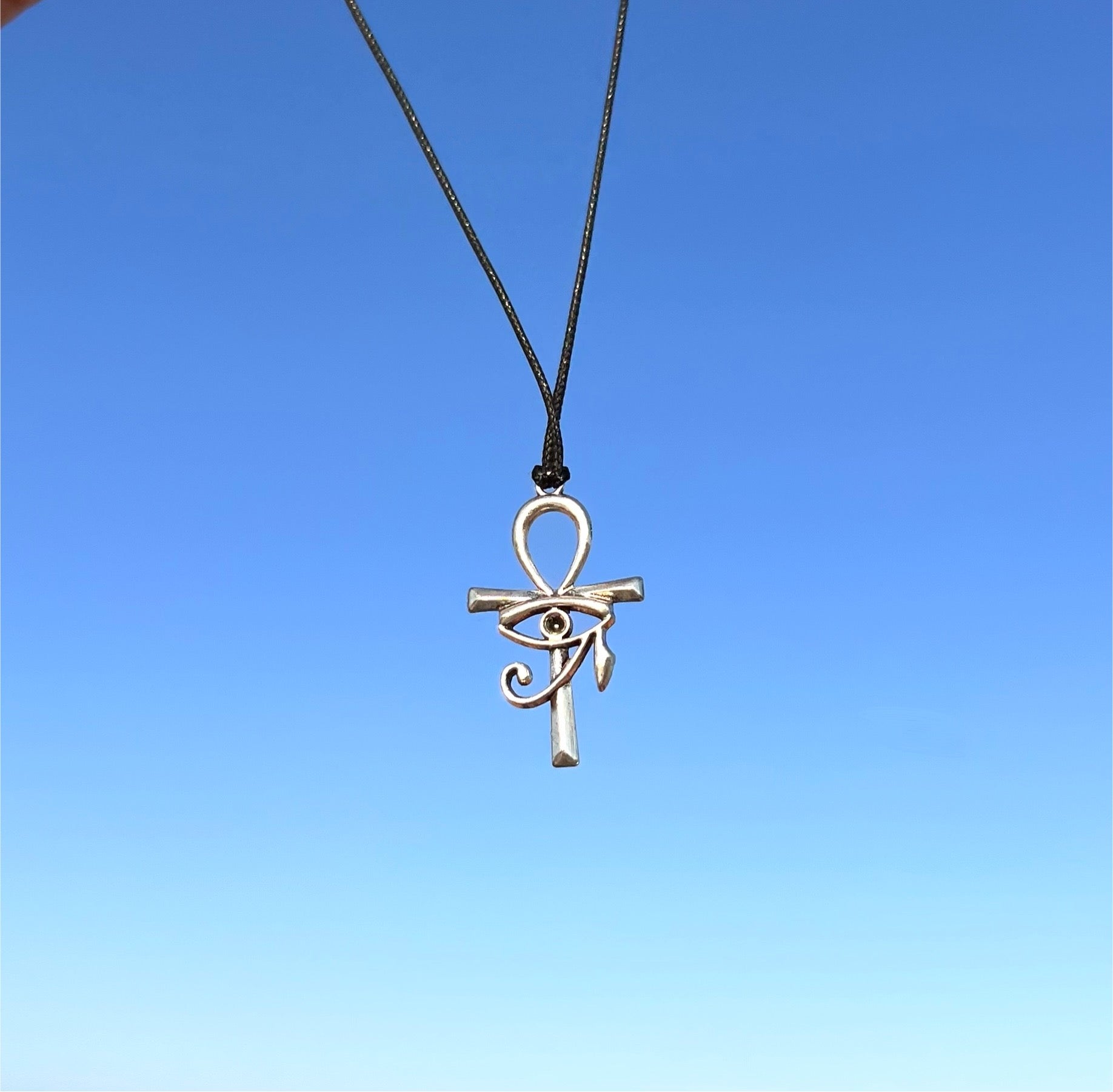 CORD NECKLACE WITH PENDANT